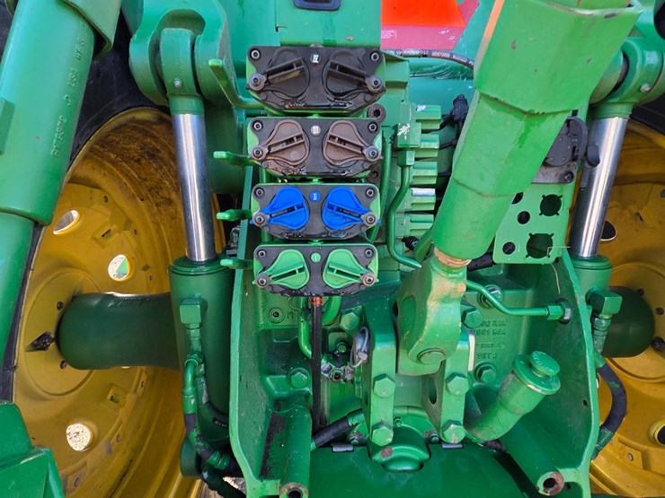 2013-john-deere-8285r-image-10