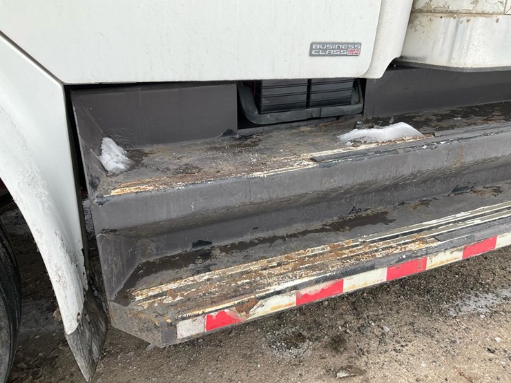 2005-freightliner-m2-106-image-18