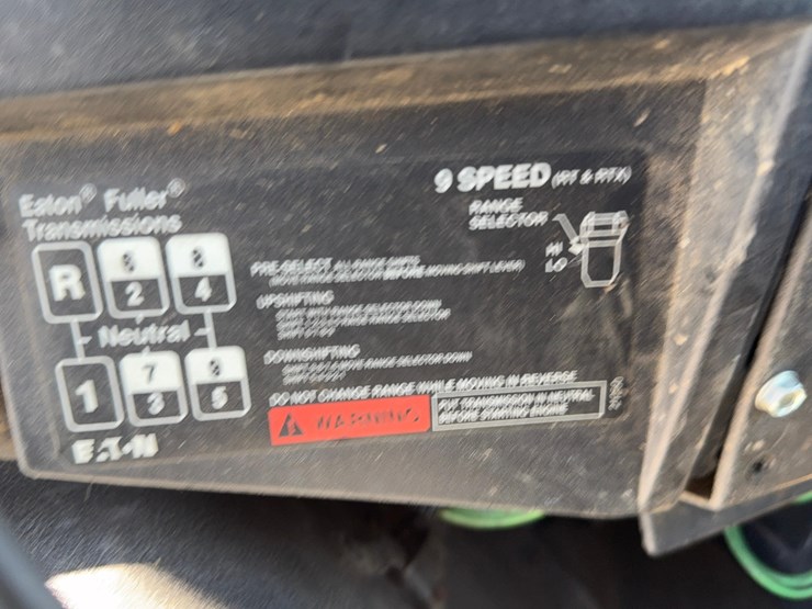 1995-international-8100-image-27