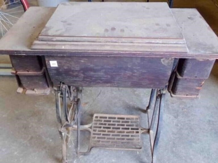 antique-sewing-machine-image-2