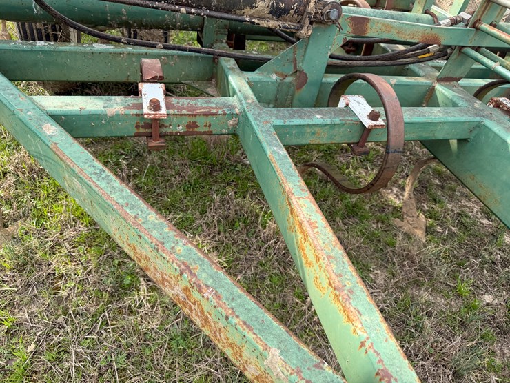 john-deere-32-image-51