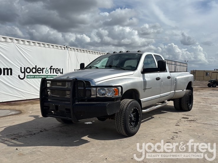 2004-dodge-ram-3500-image-1