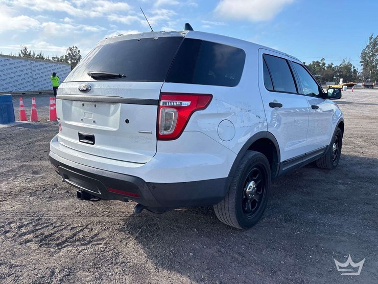 2015-ford-explorer-image-3