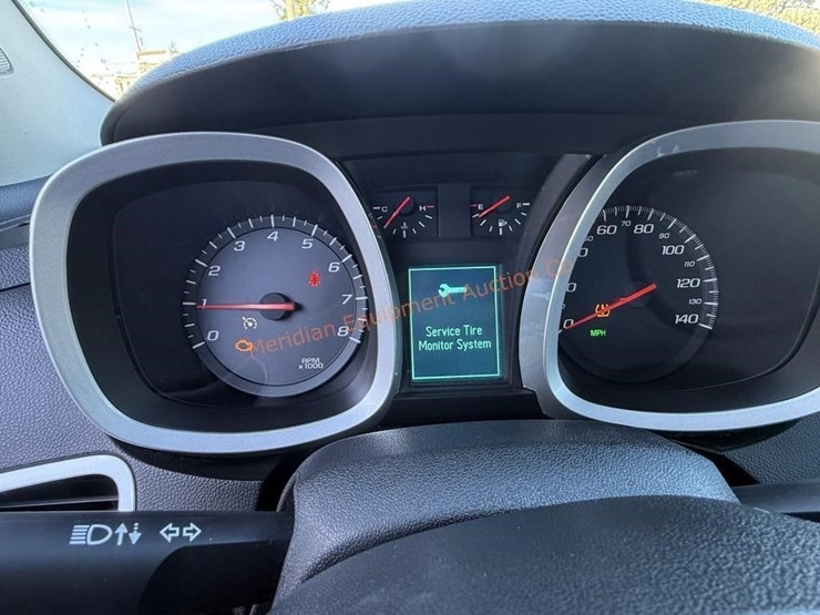 2015-chevrolet-equinox-lt-image-39