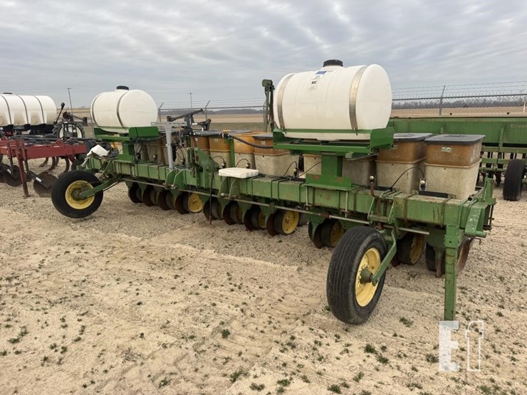 john-deere-planter-63-image-1
