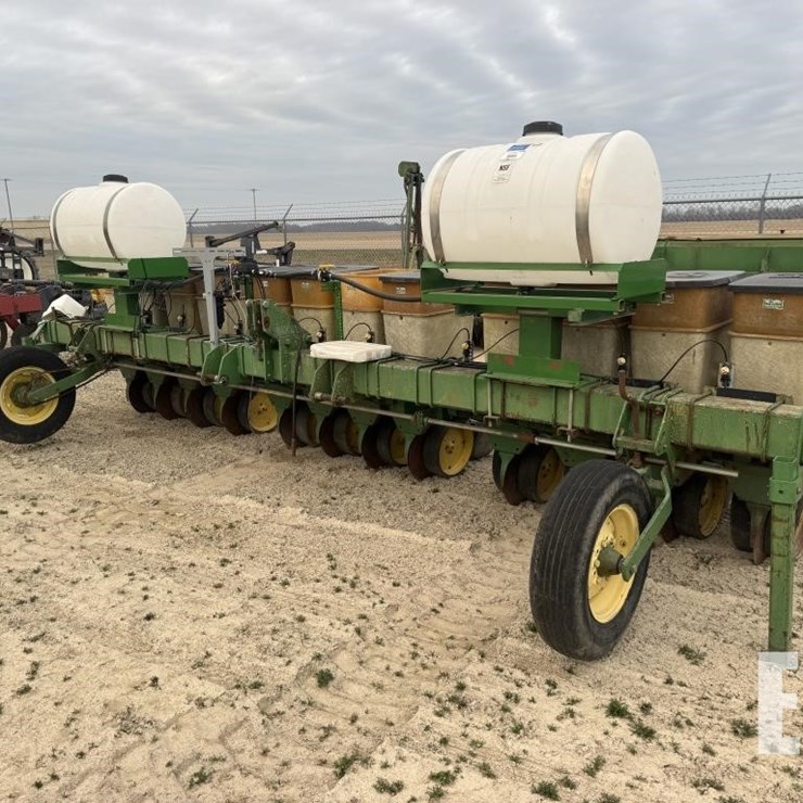 JOHN DEERE PLANTER 63