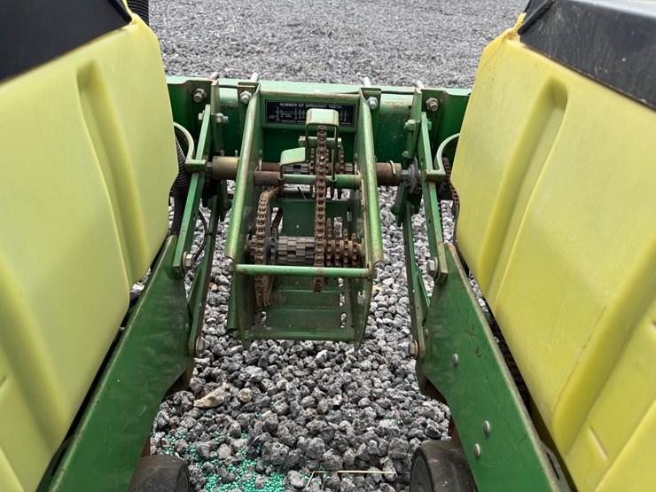 john-deere-12-image-17