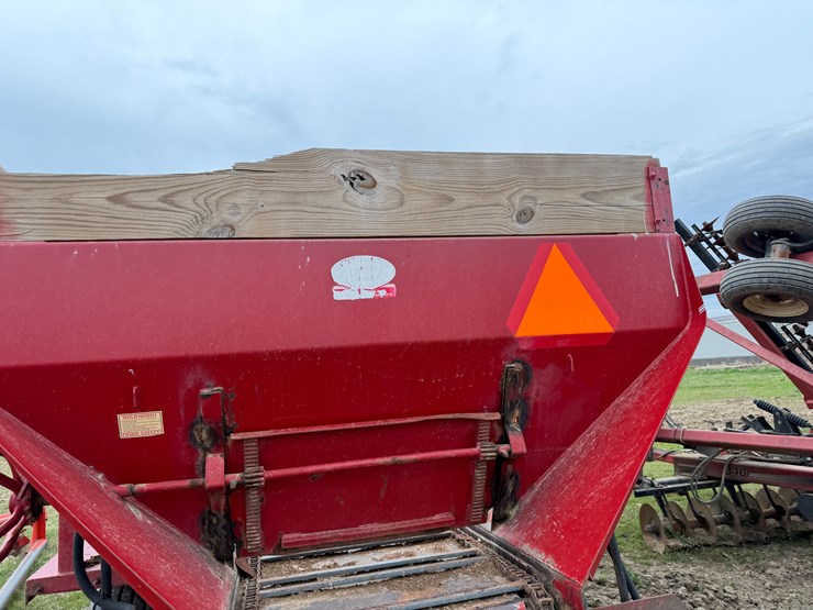 #41020-•-chandler-equipmen-17'-pull-type-spreader-image-16