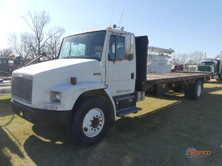 1999-freightliner-fl70-image-17