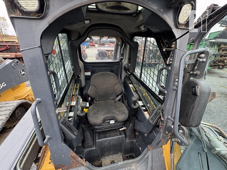 2015-deere-326e-image-12