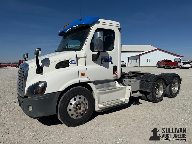 2015-freightliner-cascadia-113-image-1