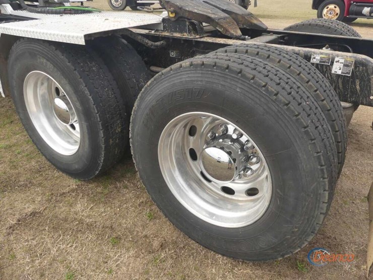 2019-peterbilt-389-image-4