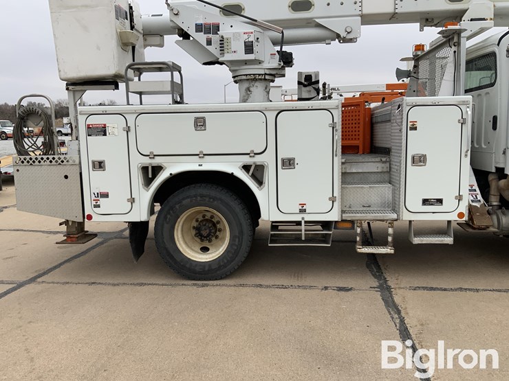 2010-freightliner-m2-106-s/a-bucket-truck-image-19