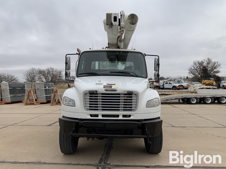 2009-freightliner-m2-106-image-2