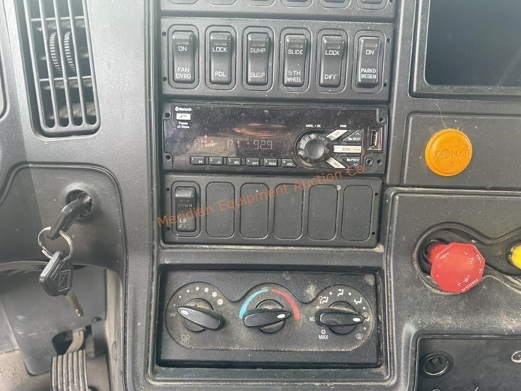 2017-international-prostar-image-46