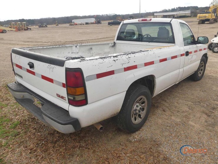 2006-gmc-sierra-1500-image-2