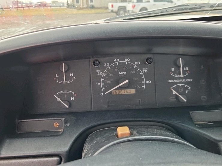 1995-ford-f150-xl-image-12