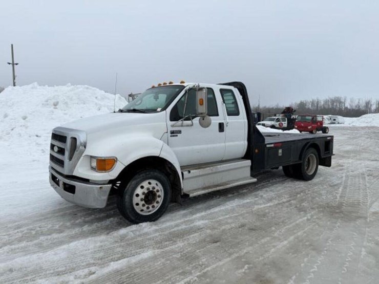 2009-ford-f650-xlt-image-1