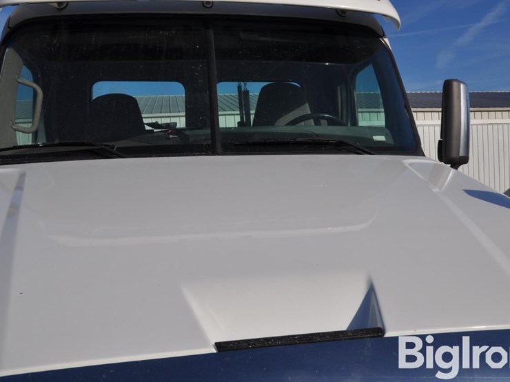 2016-freightliner-cascadia-125-image-20