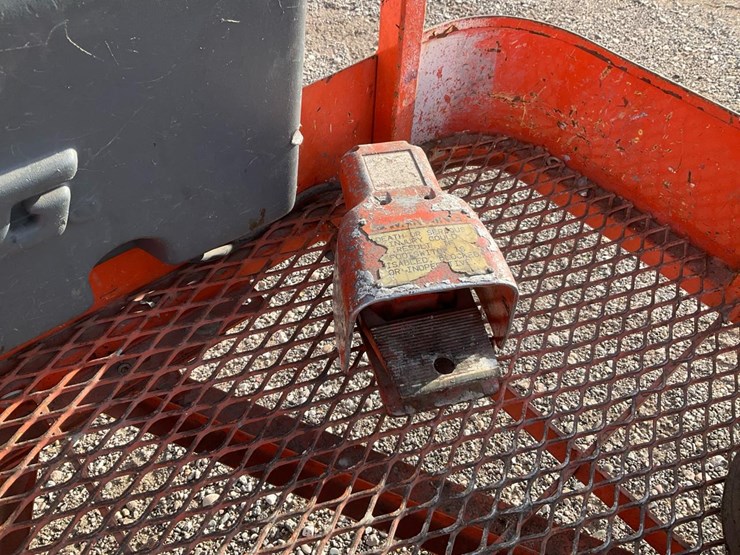 2000-jlg-e300ajp-image-11