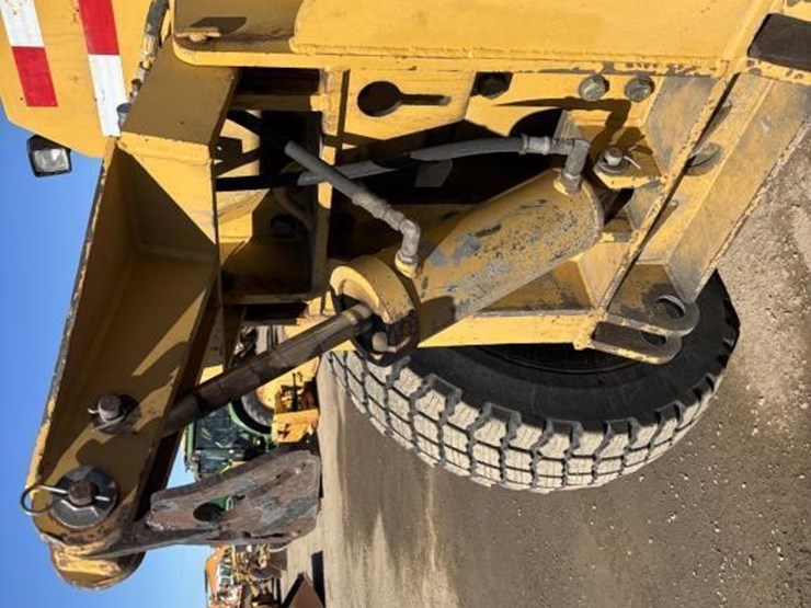 caterpillar-143h-image-14