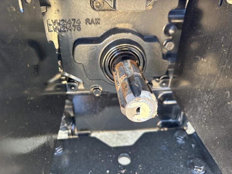 2021-john-deere-1025r-image-14