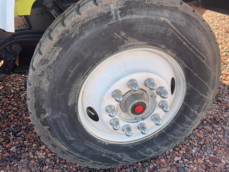 1995-international-8100-image-24