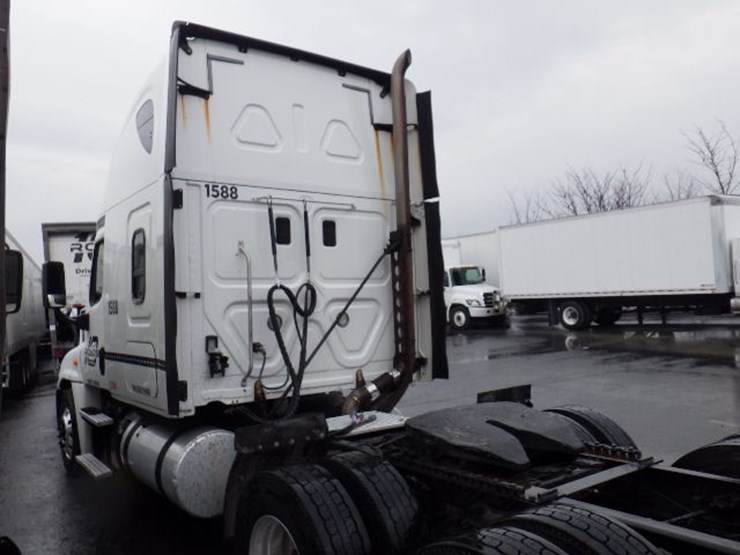 2016-freightliner-cascadia-125-image-14