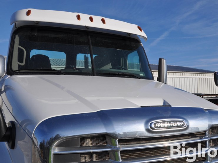 2016-freightliner-cascadia-125-image-19