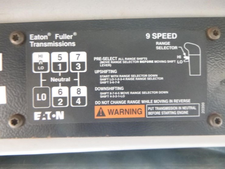 2000-freightliner-fl70-image-19