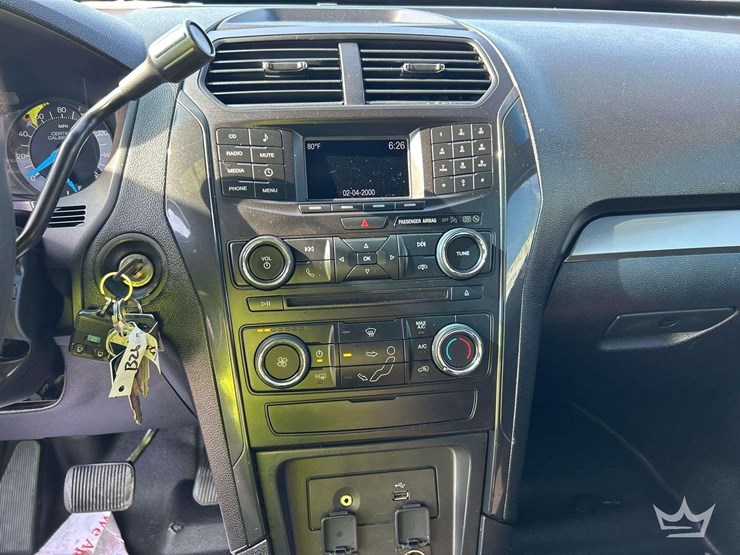 2016-ford-explorer-image-18