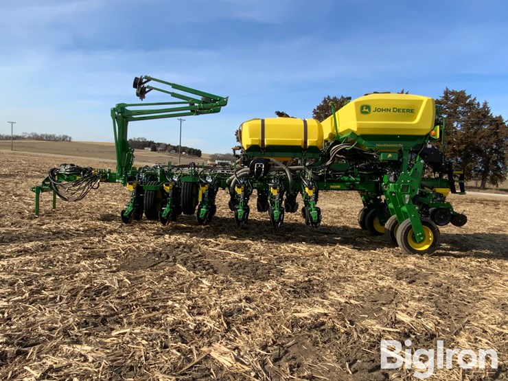 2022-john-deere-1775nt-image-8