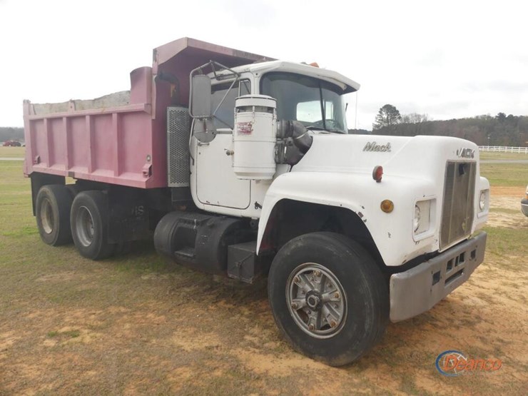 1981-mack-r686st-image-1