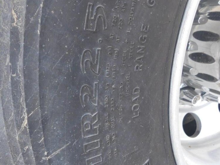 2017-peterbilt-567-image-9