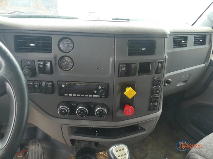 2016-peterbilt-579-image-19