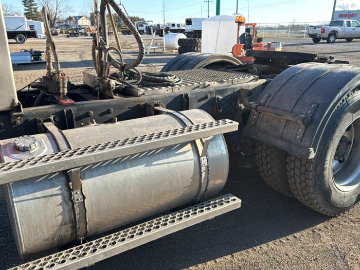 2005-kenworth-t800-image-18