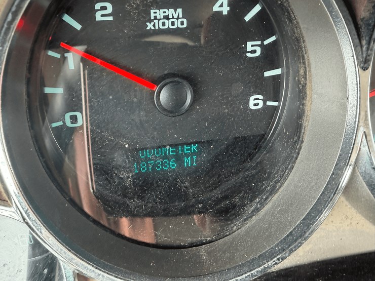 2013-chevrolet-silverado-2500hd-image-12