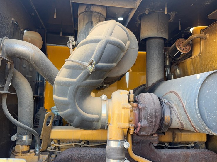 2011-deere-524k-image-21