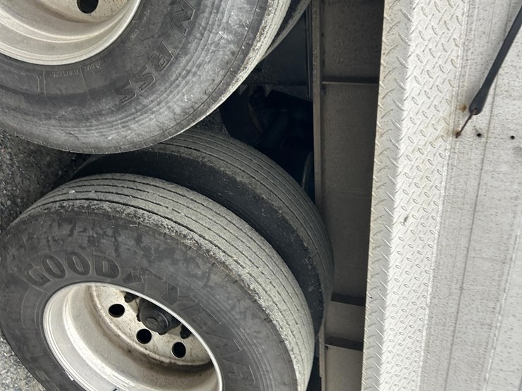 2002-vantage-39-ft-image-11