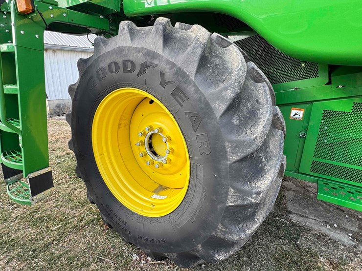 2013-john-deere-s550-image-35