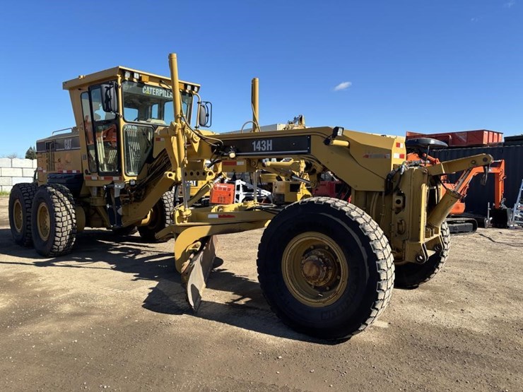 caterpillar-143h-image-2