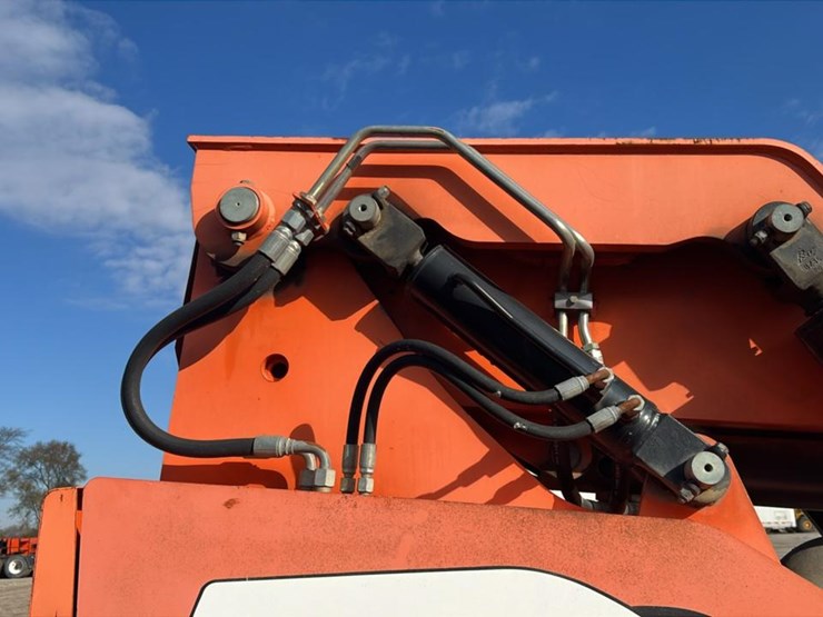 #1200-•-2011-jlg-6042-telehandler-image-31