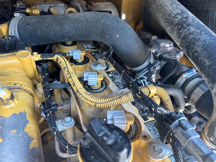 2018-caterpillar-236d-image-45