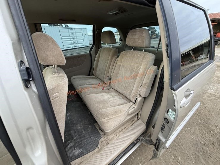 2000-mazda-mpv-image-18