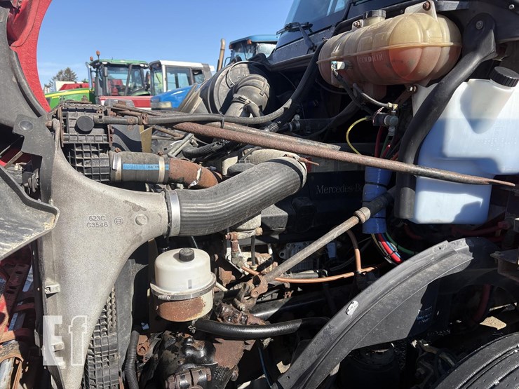 2004-freightliner-columbia-112-image-32