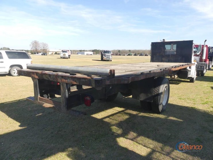 1999-freightliner-fl70-image-2