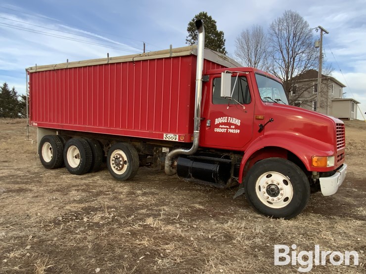 1993-international-8100-image-3