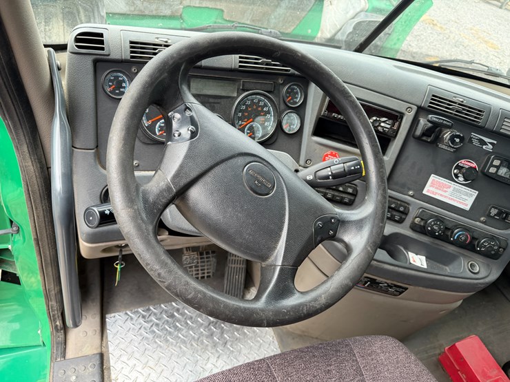 #40990-•-2019-freightliner-cascadia-s/a-daycab-truck-tractor-vin:-3akjgbdv5ksks6034-image-59