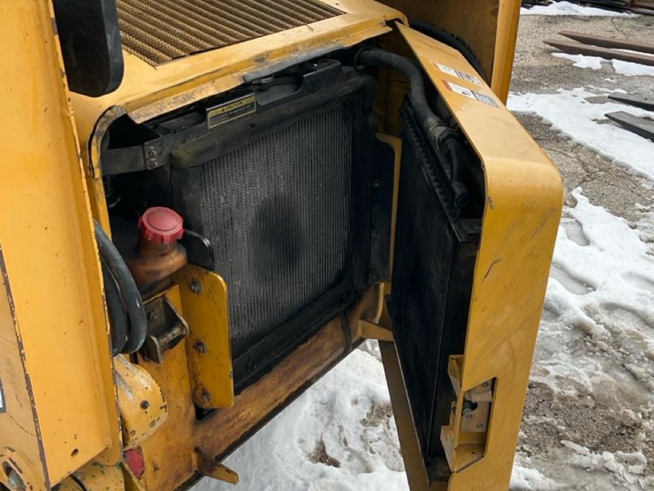 2004-john-deere-320-image-38