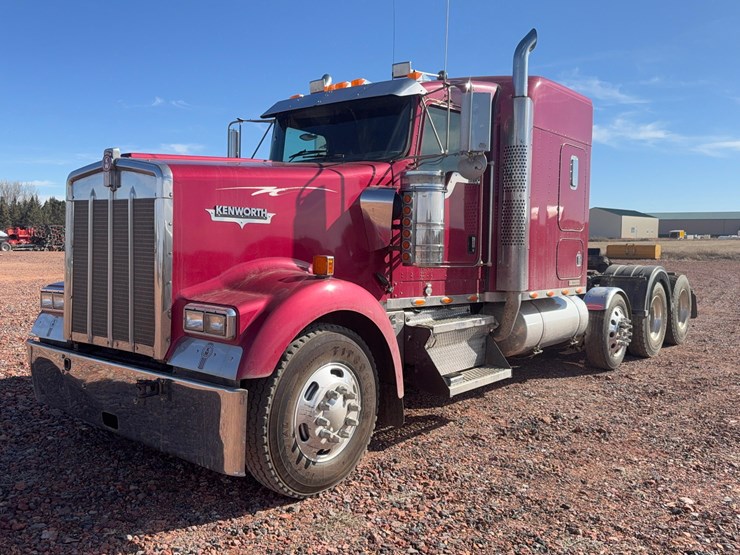 2004-kenworth-w900-image-1